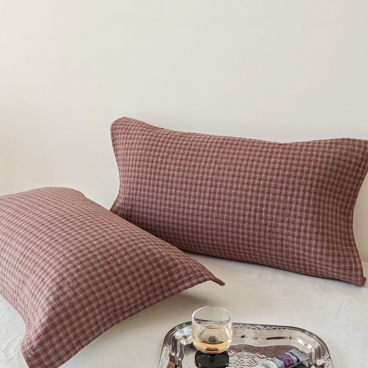 91家纺网 家纺一手货源 找家纺 沐瑟家纺 2026新款无印风格子款枕巾 芸榕-咖色