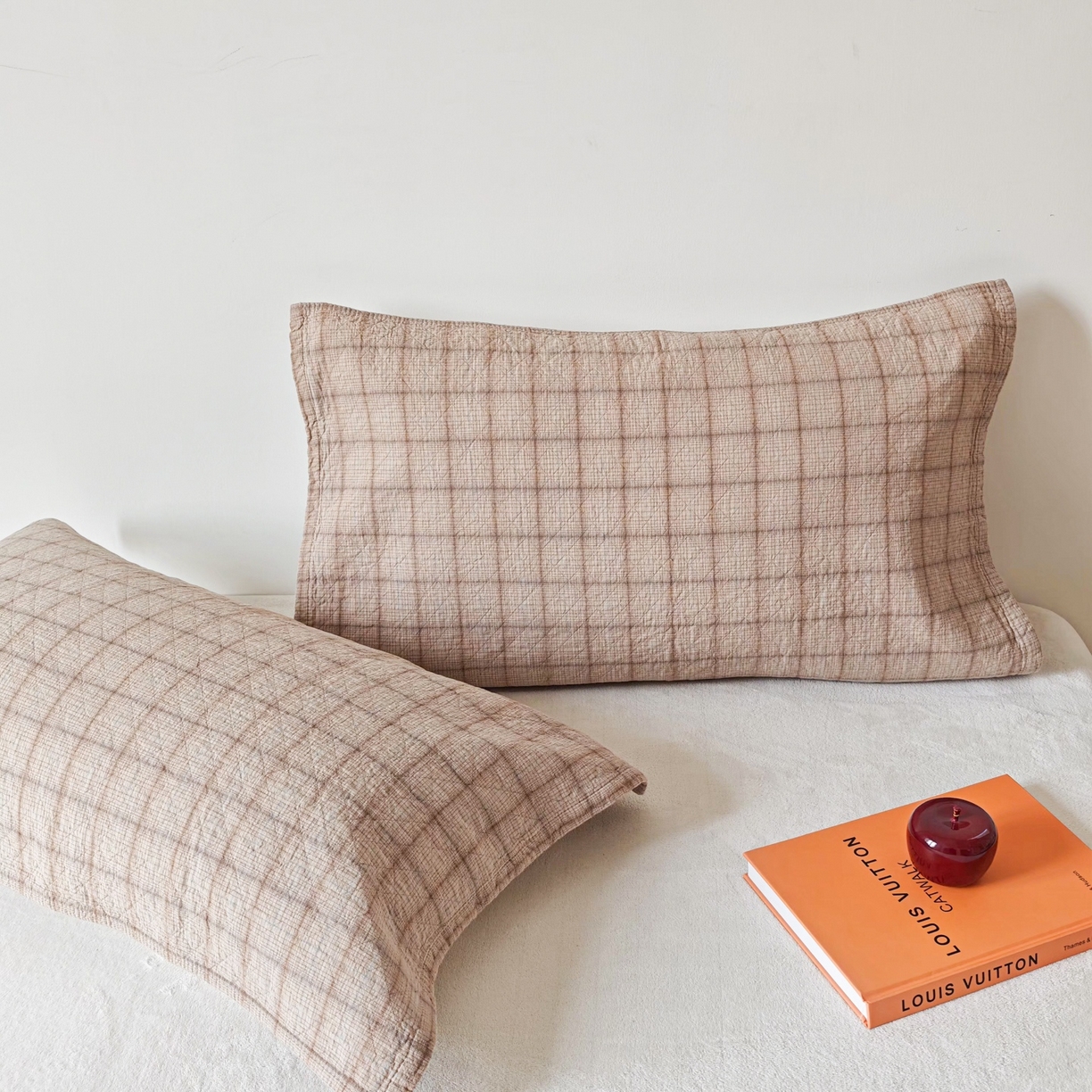 91家纺网 家纺一手货源 找家纺 沐瑟家纺 2026新款无印风格子款枕巾 芸柚-浅咖