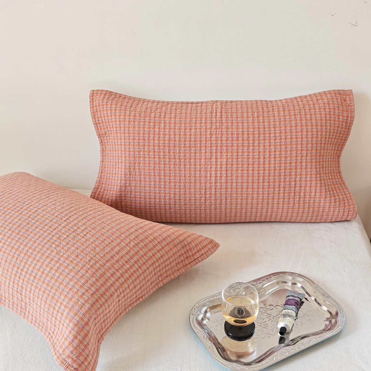 91家纺网 家纺一手货源 找家纺 沐瑟家纺 2026新款无印风格子款枕巾 芸榕-粉色