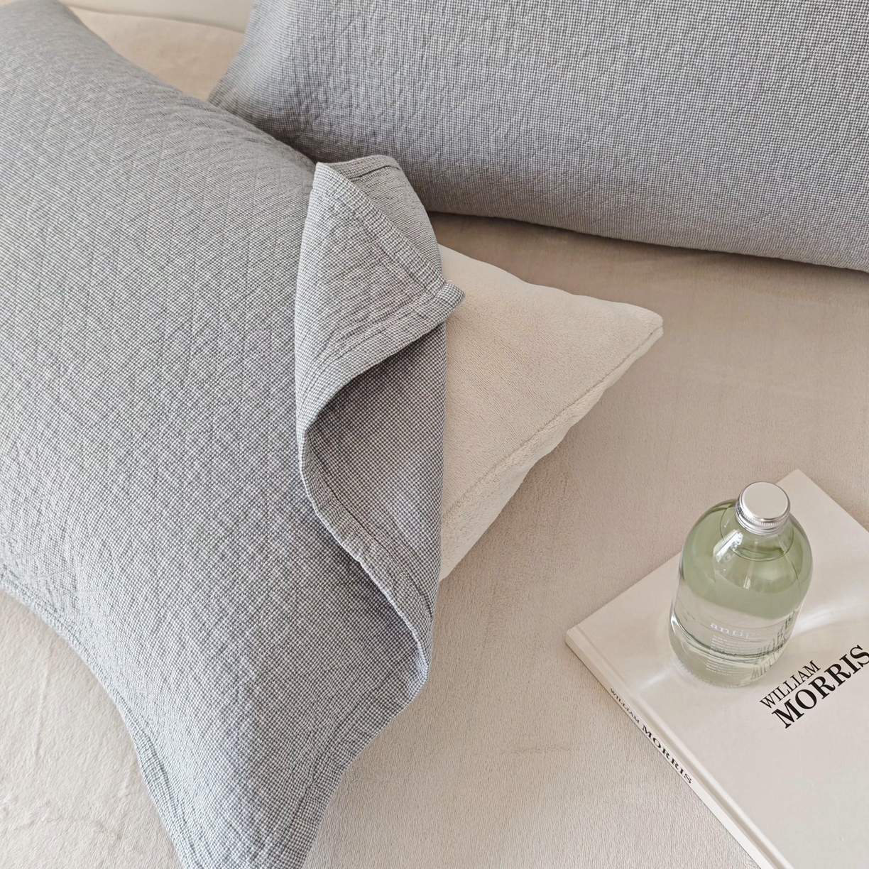 91家纺网 家纺一手货源 找家纺 沐瑟家纺 2026新款无印风格子款枕巾 米格-浅蓝