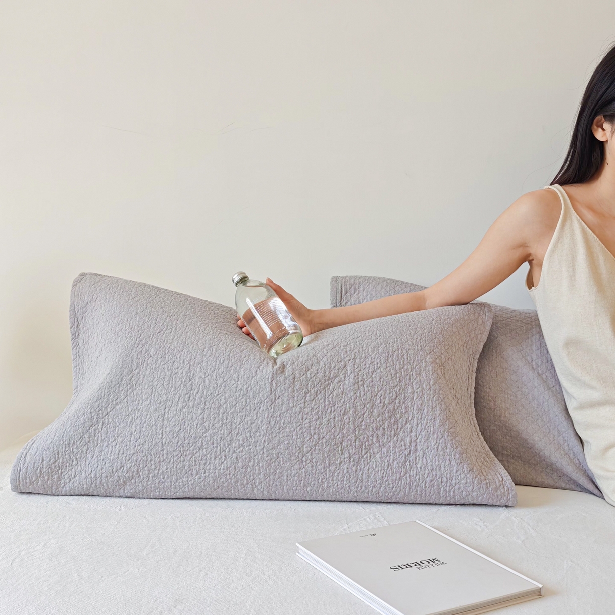 91家纺网 家纺一手货源 找家纺 沐瑟家纺 2026新款无印风格子款枕巾 素格-灰色