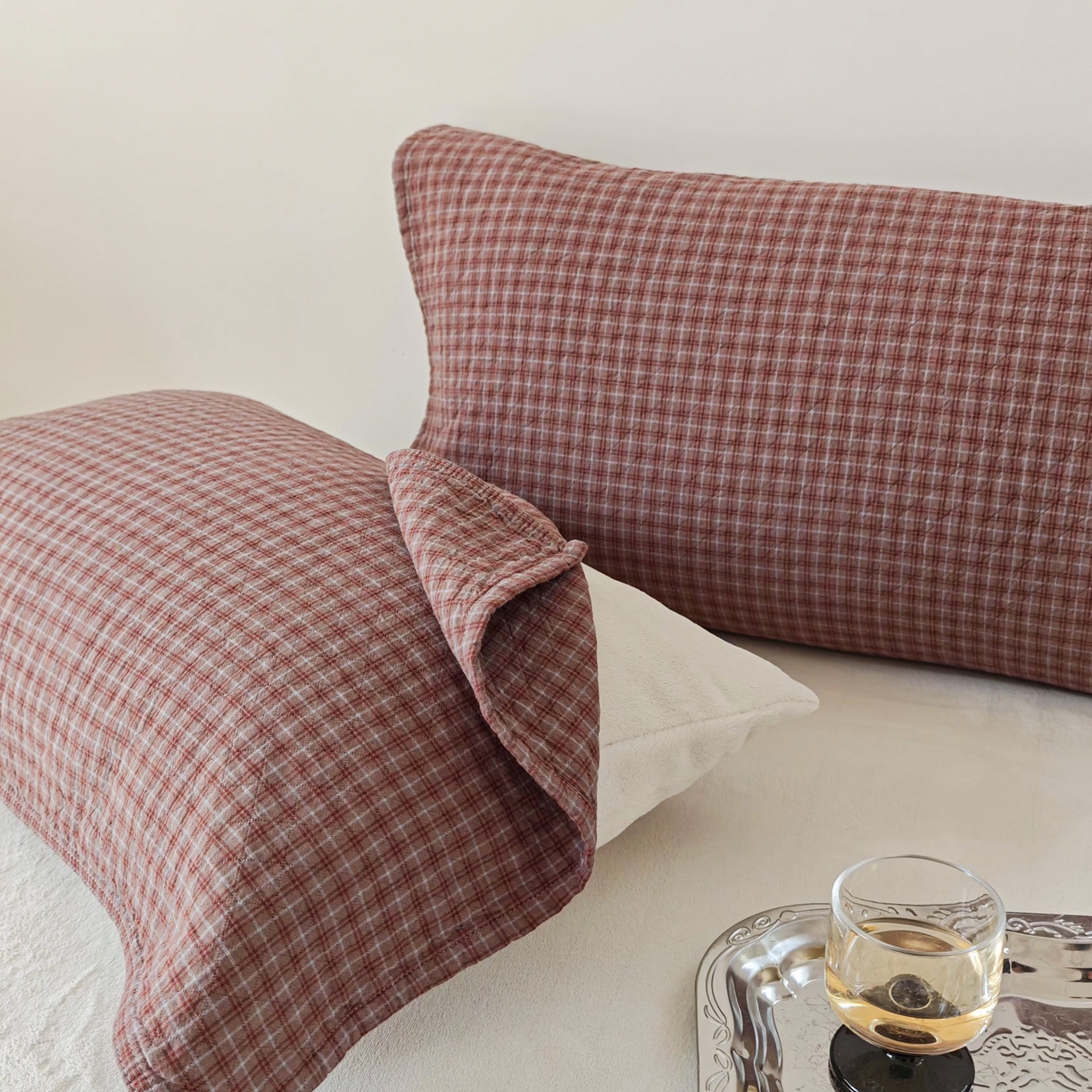 91家纺网 家纺一手货源 找家纺 沐瑟家纺 2026新款无印风格子款枕巾 芸榕-咖色