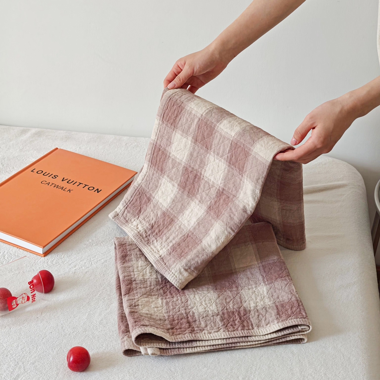 91家纺网 家纺一手货源 找家纺 沐瑟家纺 2026新款无印风格子款枕巾 华夫生活-浅咖