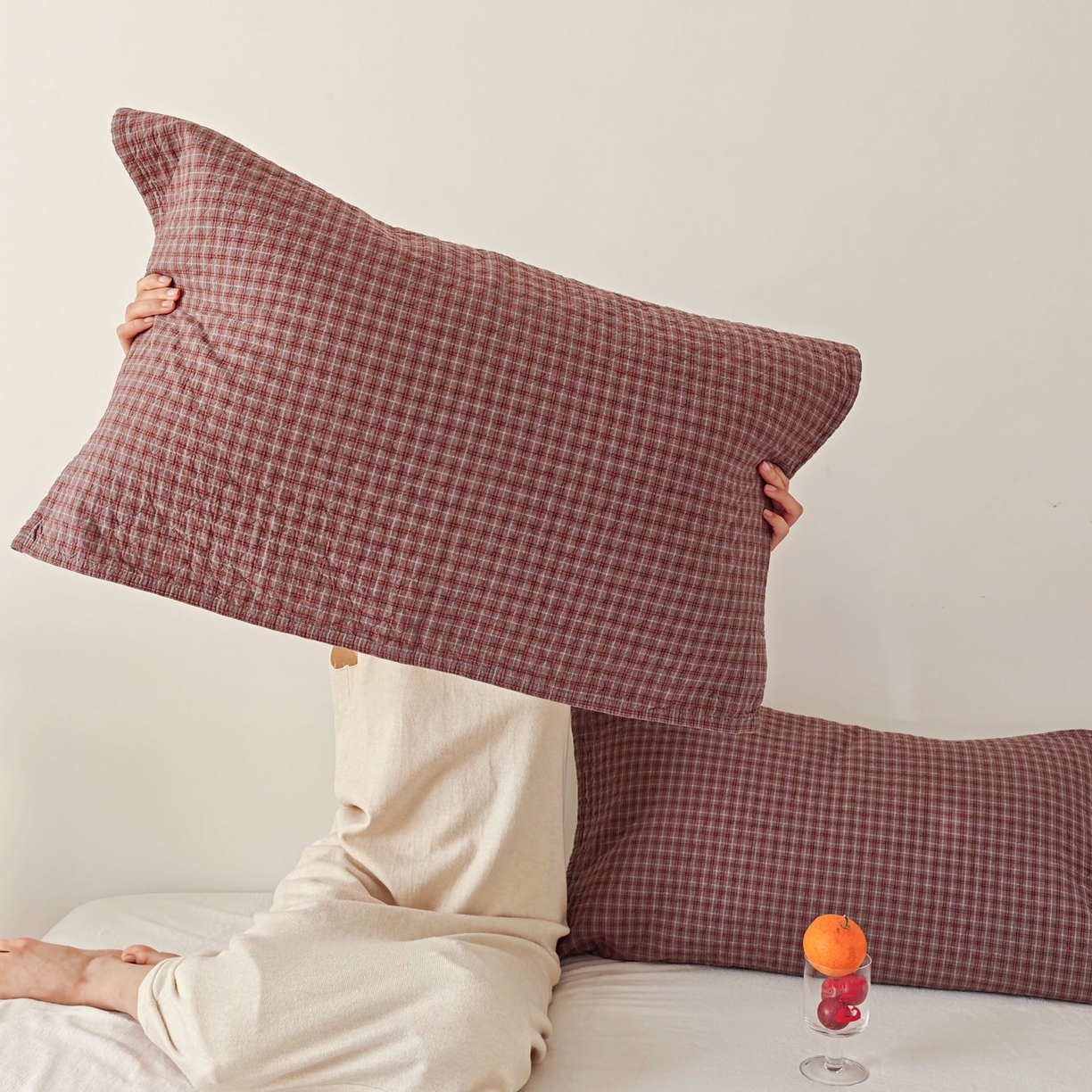 91家纺网 家纺一手货源 找家纺 沐瑟家纺 2026新款无印风格子款枕巾 芸榕-咖色