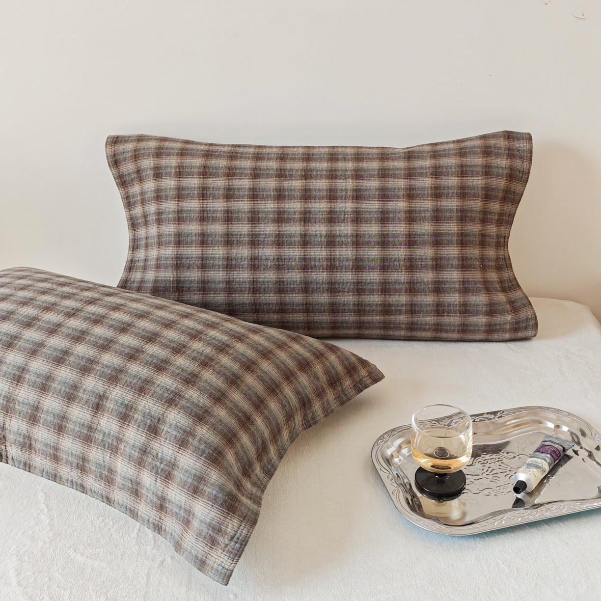 91家纺网 家纺一手货源 找家纺 沐瑟家纺 2026新款无印风格子款枕巾 芸柚-深灰