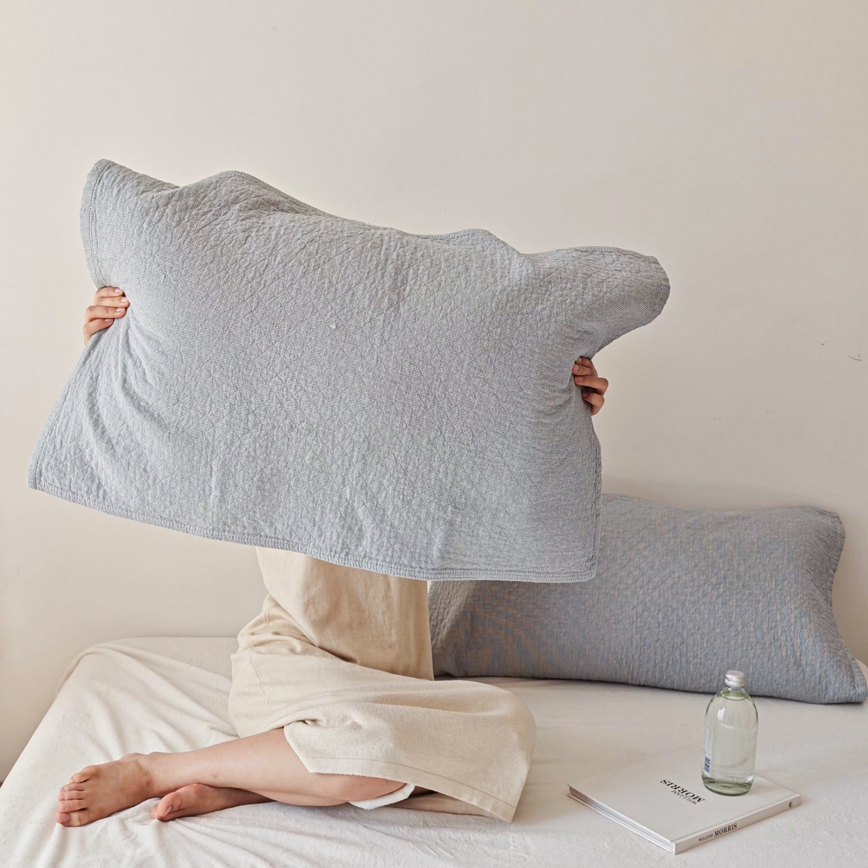 91家纺网 家纺一手货源 找家纺 沐瑟家纺 2026新款无印风格子款枕巾 米格-浅蓝