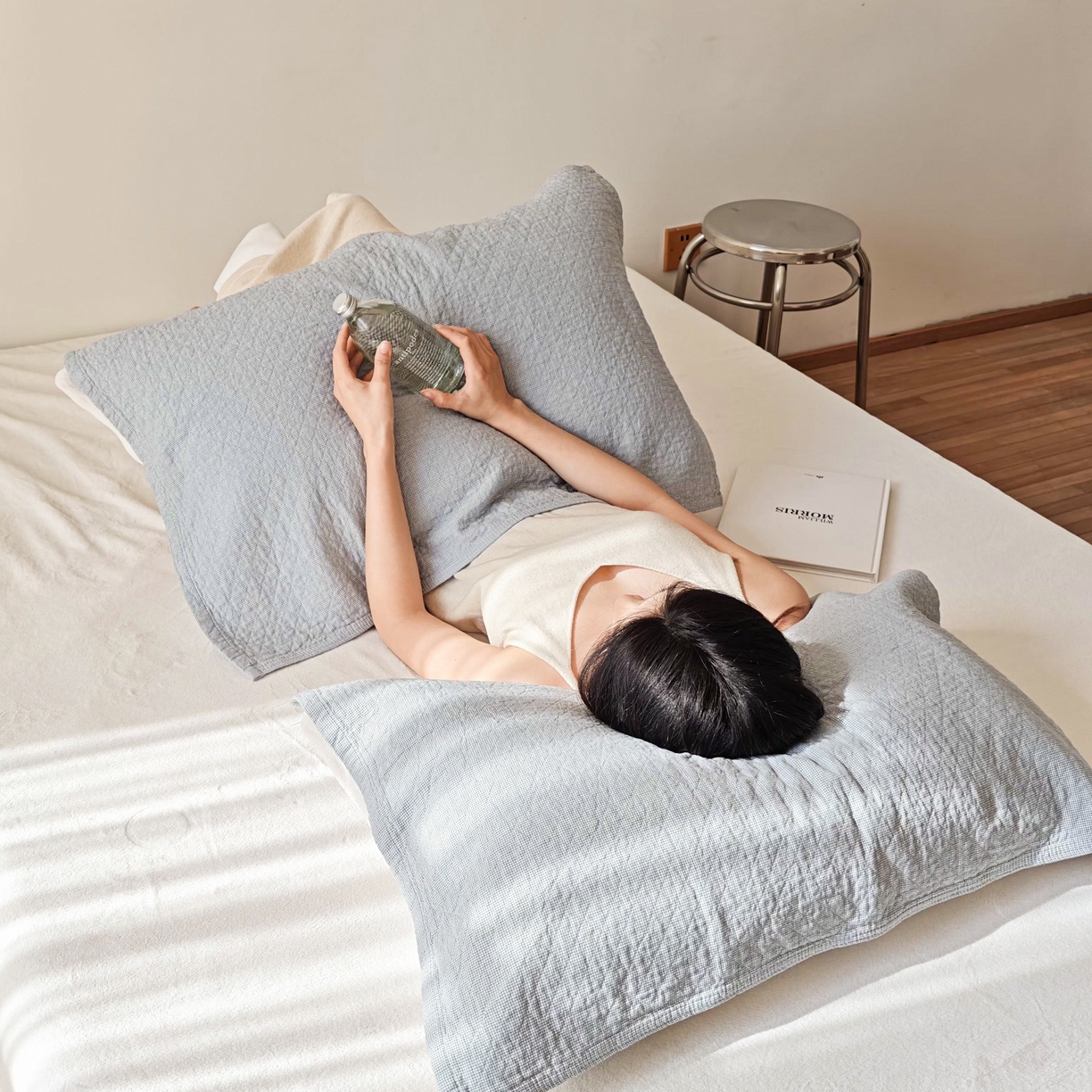 91家纺网 家纺一手货源 找家纺 沐瑟家纺 2026新款无印风格子款枕巾 米格-浅蓝