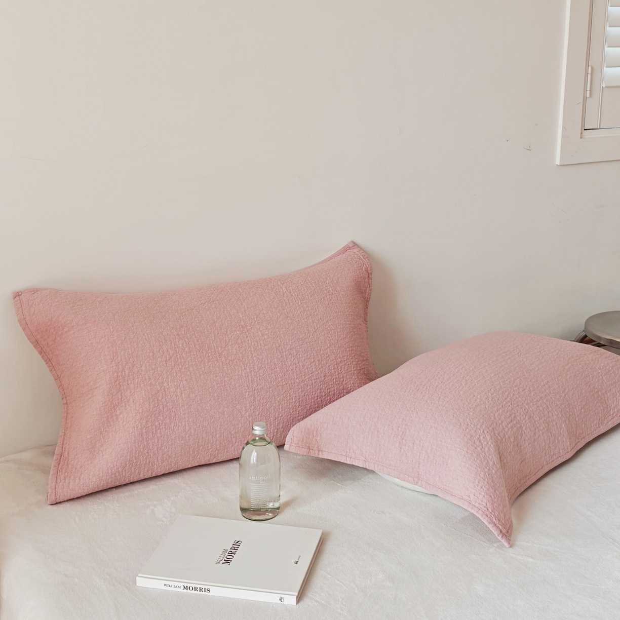 91家纺网 家纺一手货源 找家纺 沐瑟家纺 2026新款无印风格子款枕巾 素格-粉色