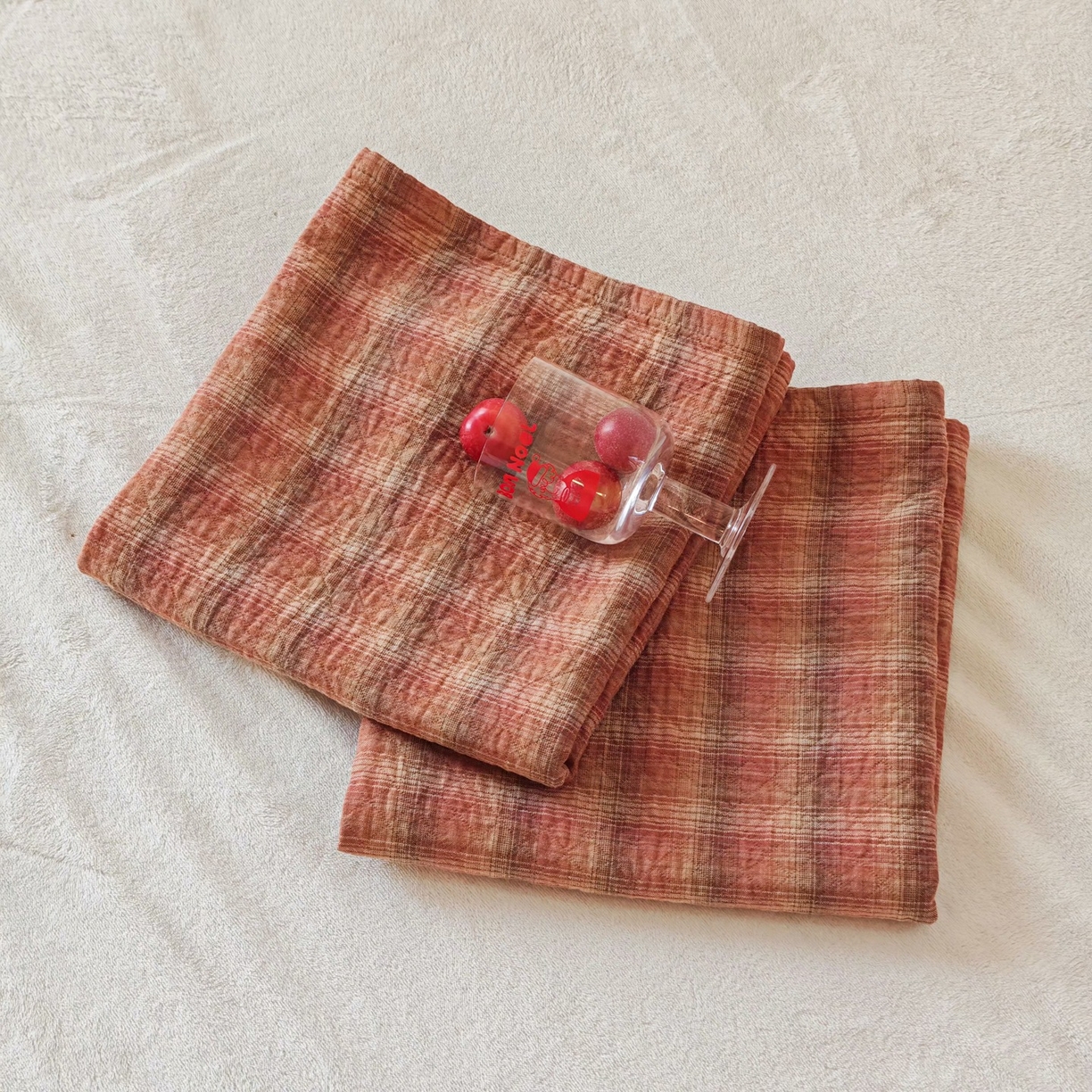 91家纺网 家纺一手货源 找家纺 沐瑟家纺 2026新款无印风格子款枕巾 芸柚-粉色