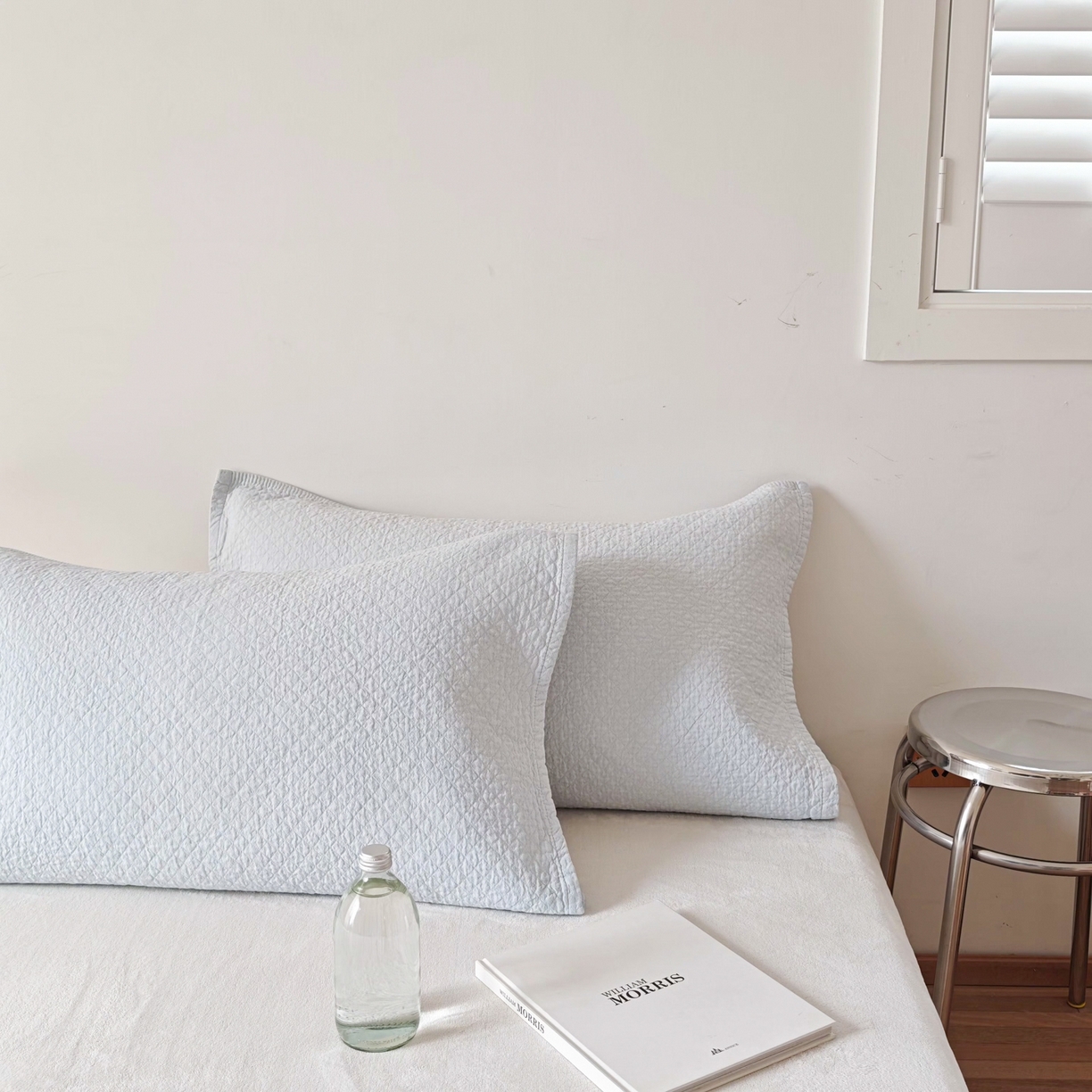 91家纺网 家纺一手货源 找家纺 沐瑟家纺 2026新款无印风格子款枕巾 素格-浅蓝