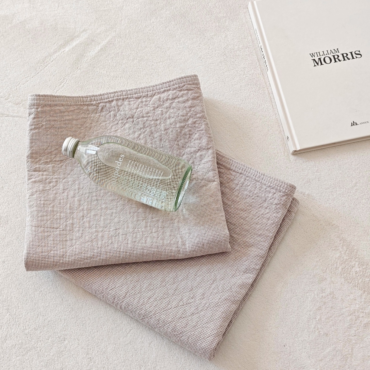 91家纺网 家纺一手货源 找家纺 沐瑟家纺 2026新款无印风格子款枕巾 米格-浅咖