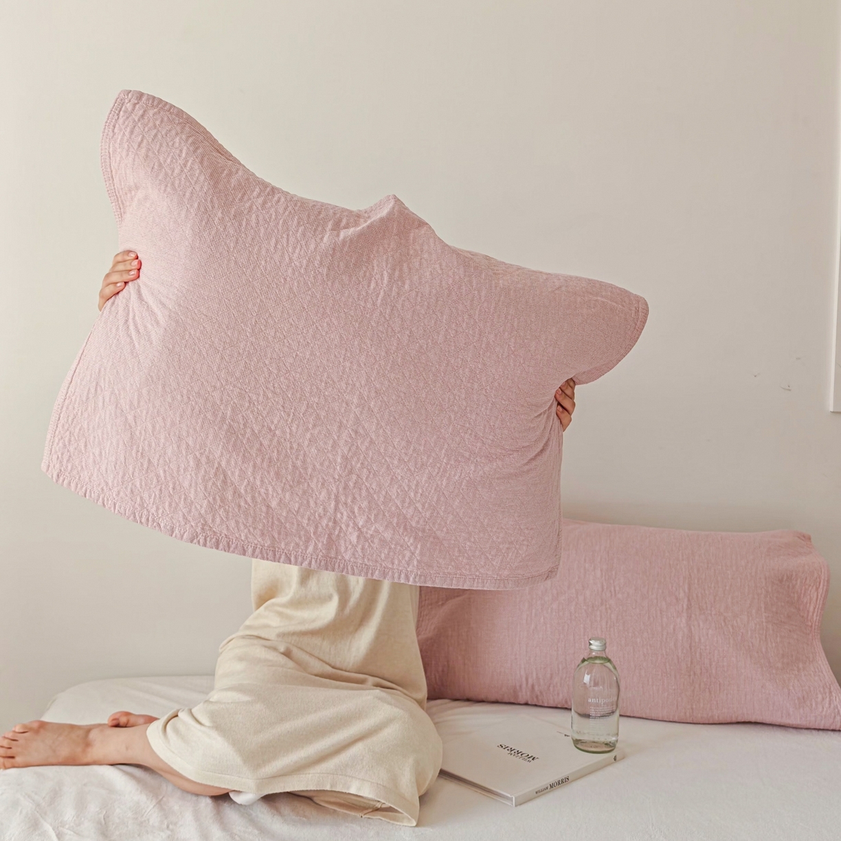 91家纺网 家纺一手货源 找家纺 沐瑟家纺 2026新款无印风格子款枕巾 米格-粉色