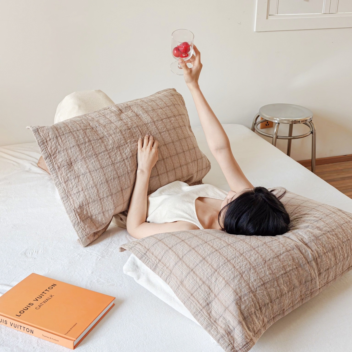 91家纺网 家纺一手货源 找家纺 沐瑟家纺 2026新款无印风格子款枕巾 芸柚-浅咖