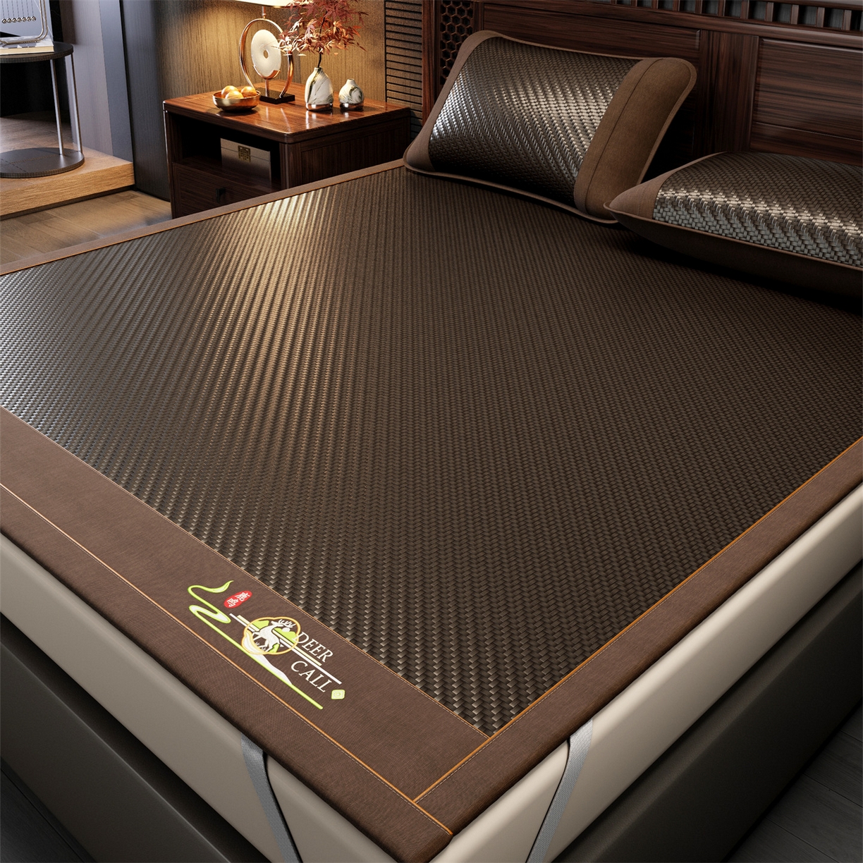 91家纺网 家纺一手货源 找家纺 绒艺席业 2026新款PE藤凉席-绣花款 鹿鸣-暖褐