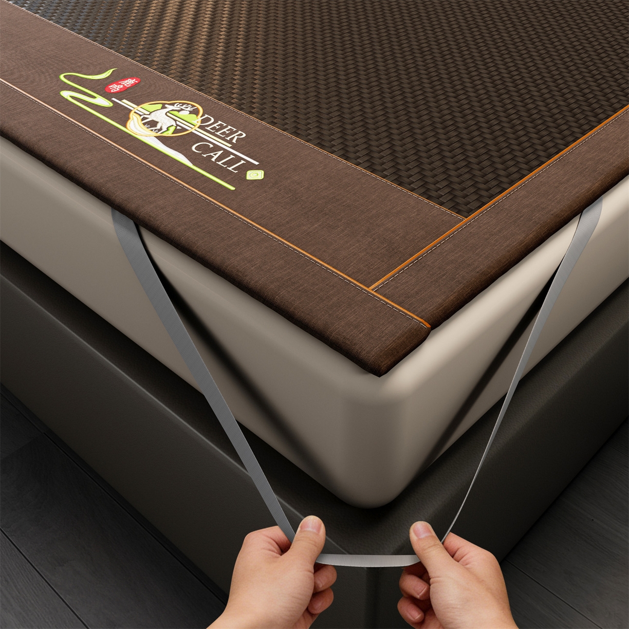 91家纺网 家纺一手货源 找家纺 绒艺席业 2026新款PE藤凉席-绣花款 鹿鸣-暖褐