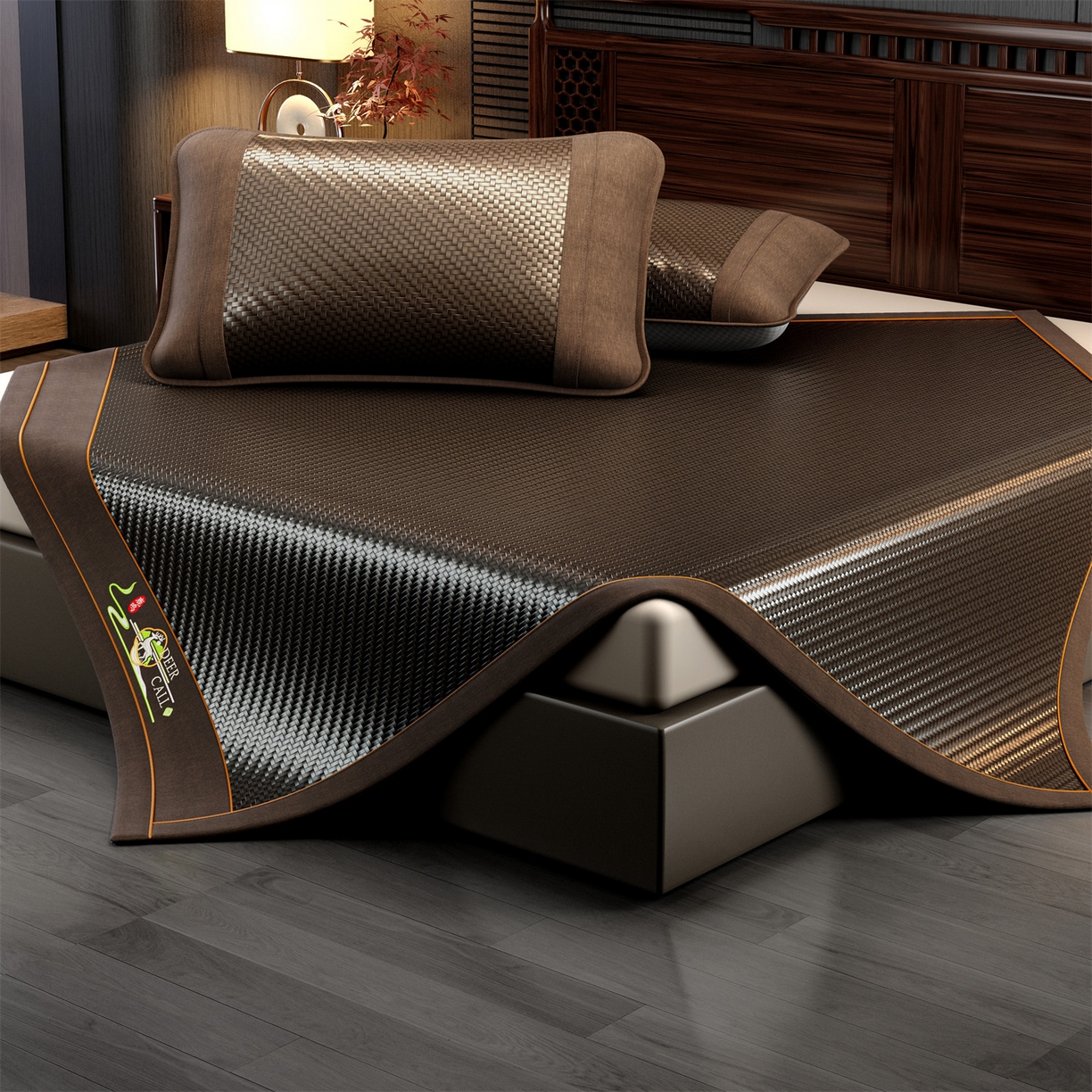 91家纺网 家纺一手货源 找家纺 绒艺席业 2026新款PE藤凉席-绣花款 鹿鸣-暖褐