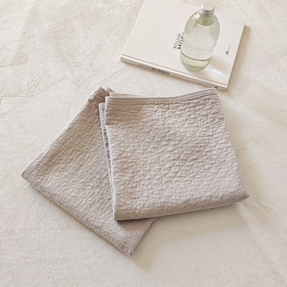 91家纺网 家纺一手货源 找家纺 沐瑟家纺 2026新款无印风格子款枕巾 素格-浅咖