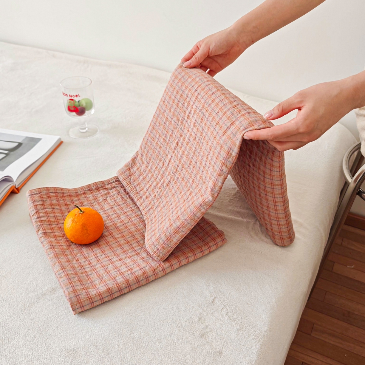 91家纺网 家纺一手货源 找家纺 沐瑟家纺 2026新款无印风格子款枕巾 芸榕-粉色