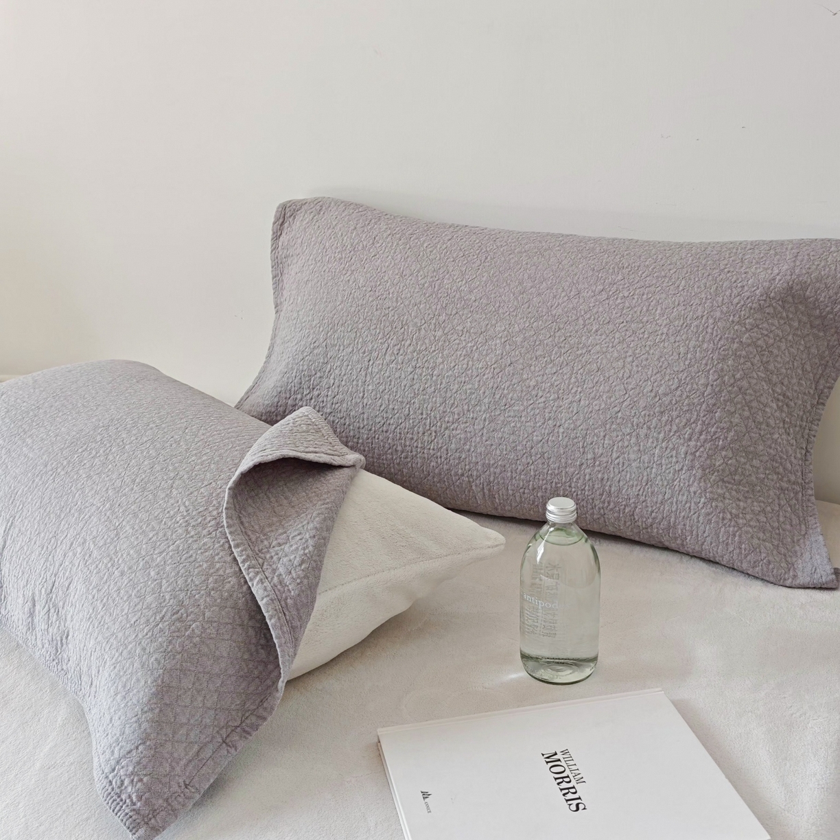 91家纺网 家纺一手货源 找家纺 沐瑟家纺 2026新款无印风格子款枕巾 素格-灰色