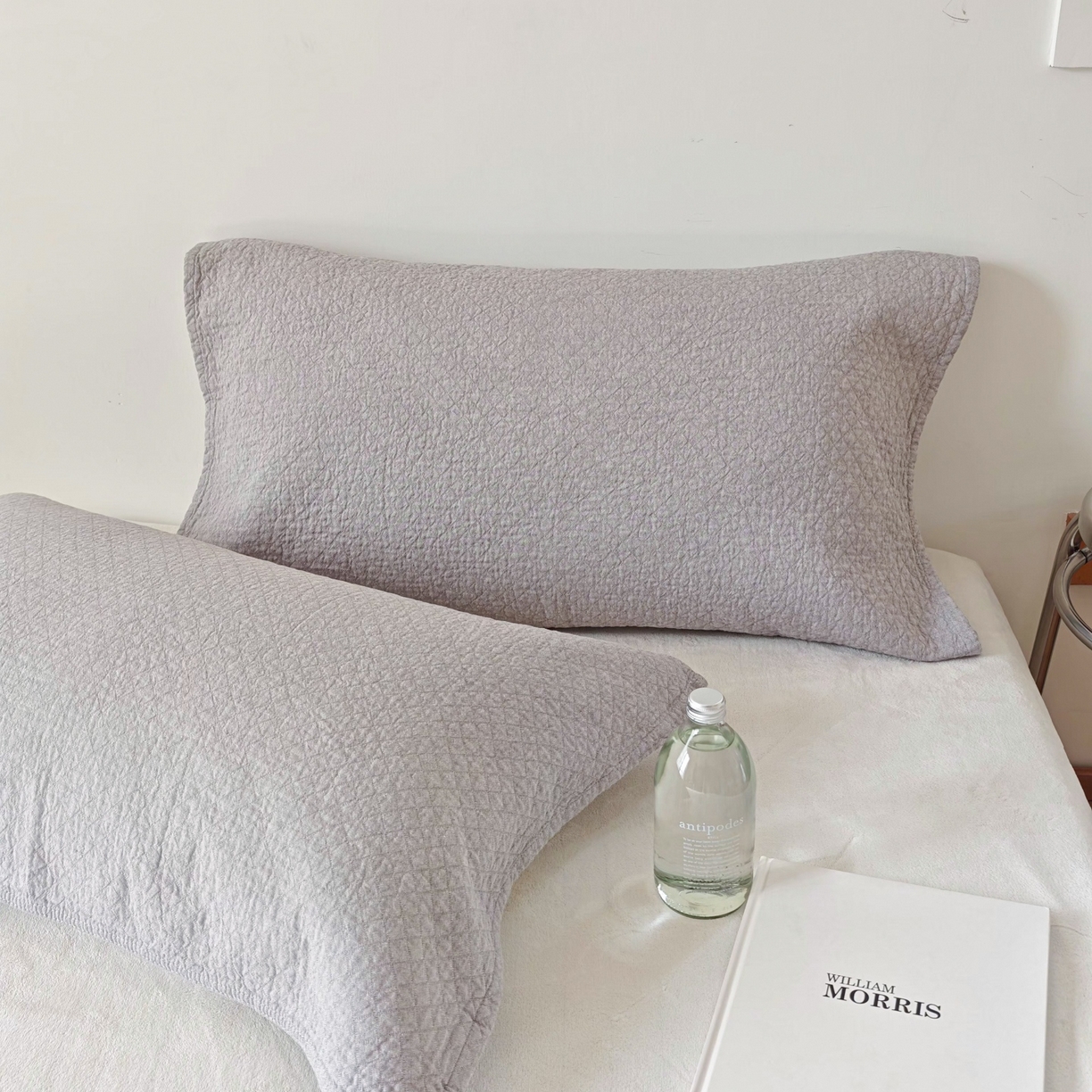 91家纺网 家纺一手货源 找家纺 沐瑟家纺 2026新款无印风格子款枕巾 素格-灰色