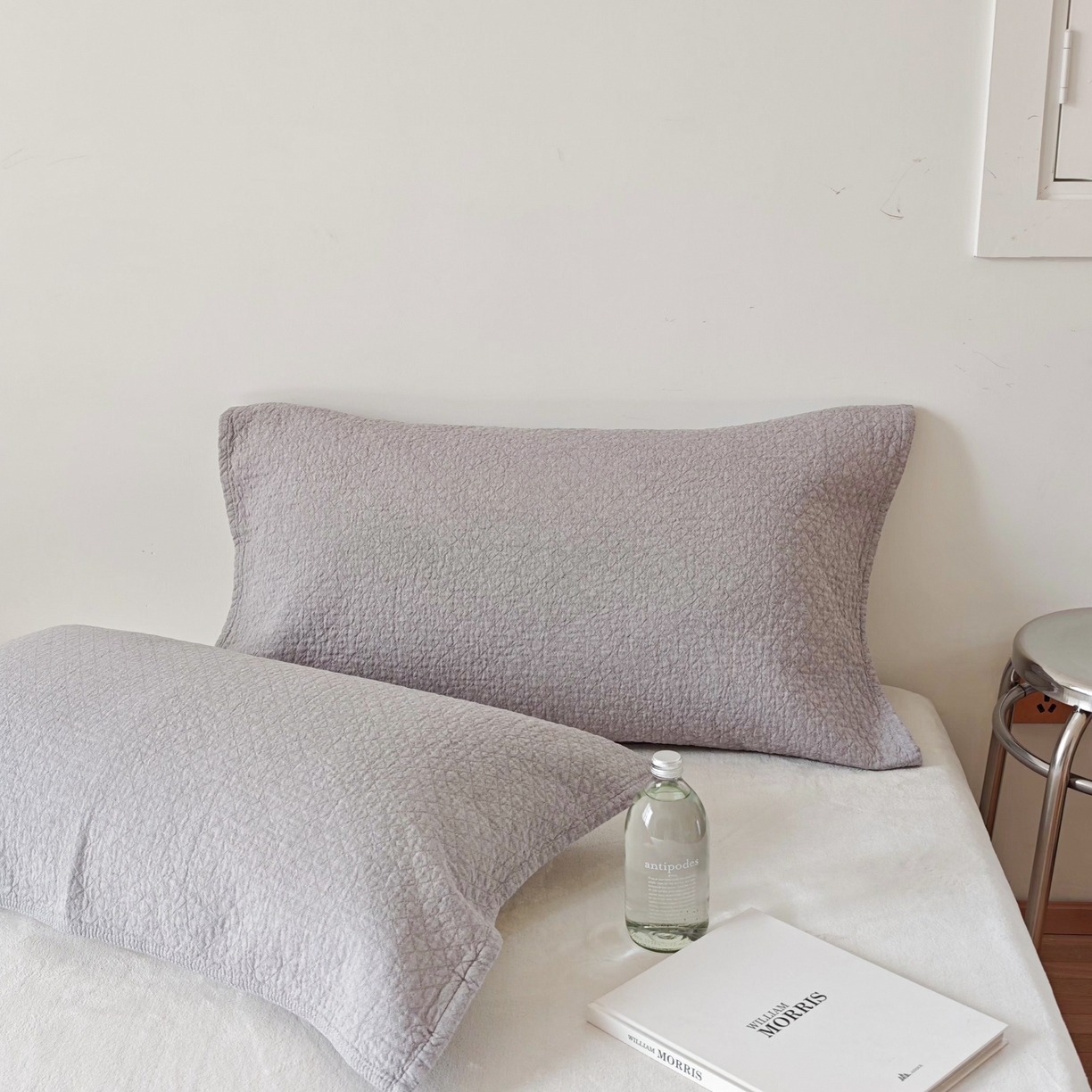 91家纺网 家纺一手货源 找家纺 沐瑟家纺 2026新款无印风格子款枕巾 素格-灰色