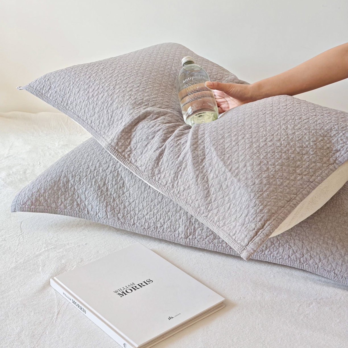 91家纺网 家纺一手货源 找家纺 沐瑟家纺 2026新款无印风格子款枕巾 素格-灰色