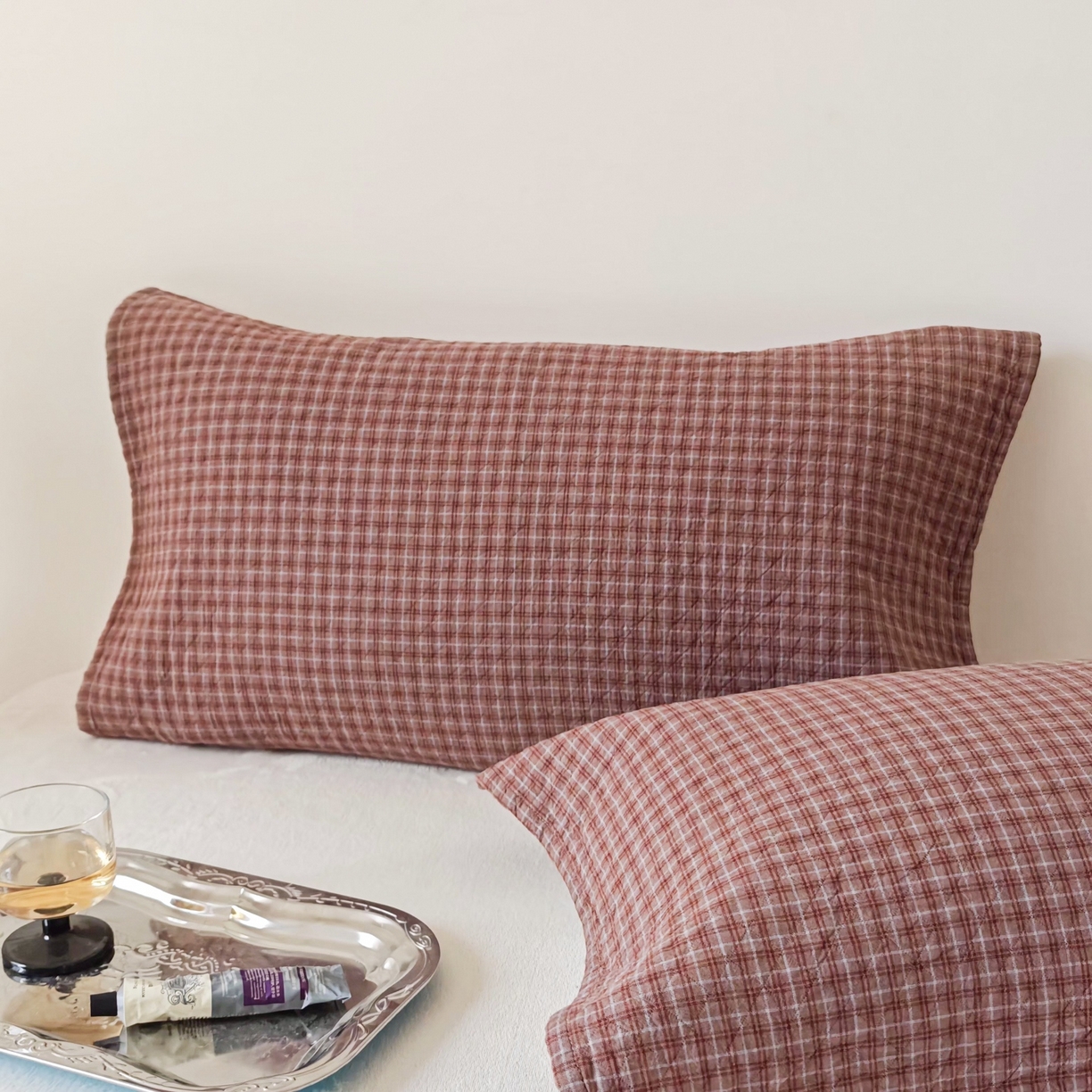 91家纺网 家纺一手货源 找家纺 沐瑟家纺 2026新款无印风格子款枕巾 芸榕-咖色