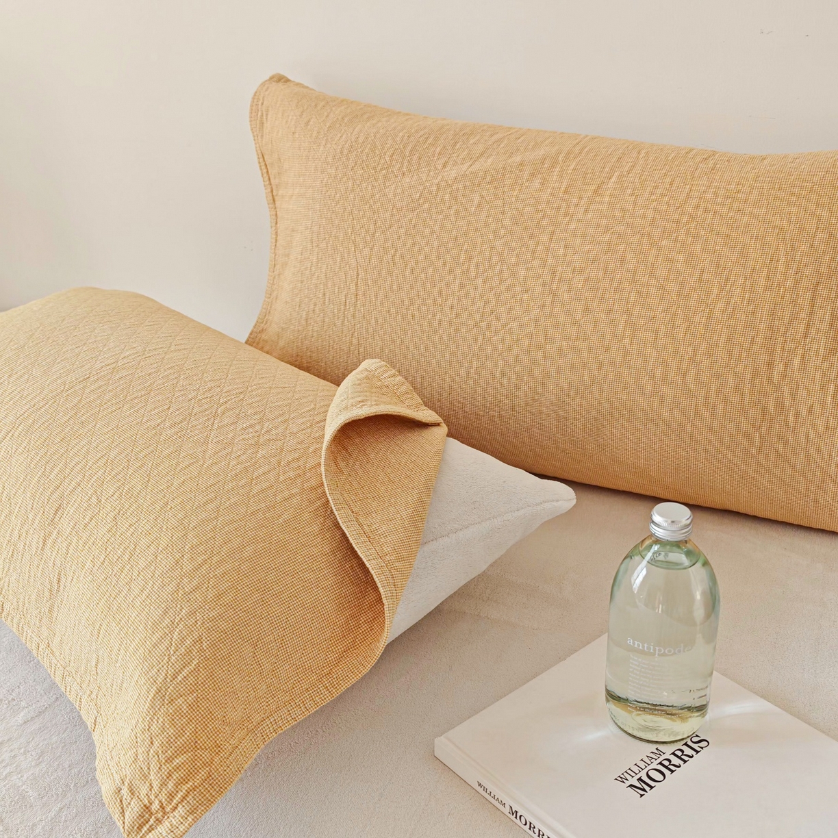 91家纺网 家纺一手货源 找家纺 沐瑟家纺 2026新款无印风格子款枕巾 米格-黄色