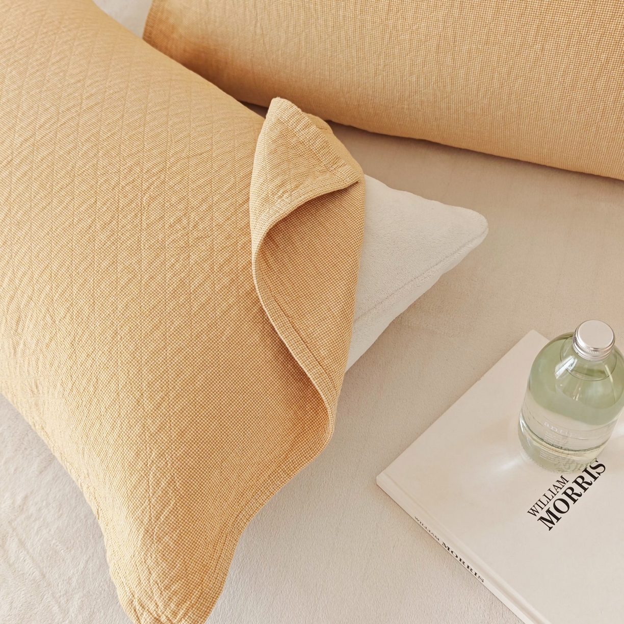 91家纺网 家纺一手货源 找家纺 沐瑟家纺 2026新款无印风格子款枕巾 米格-黄色