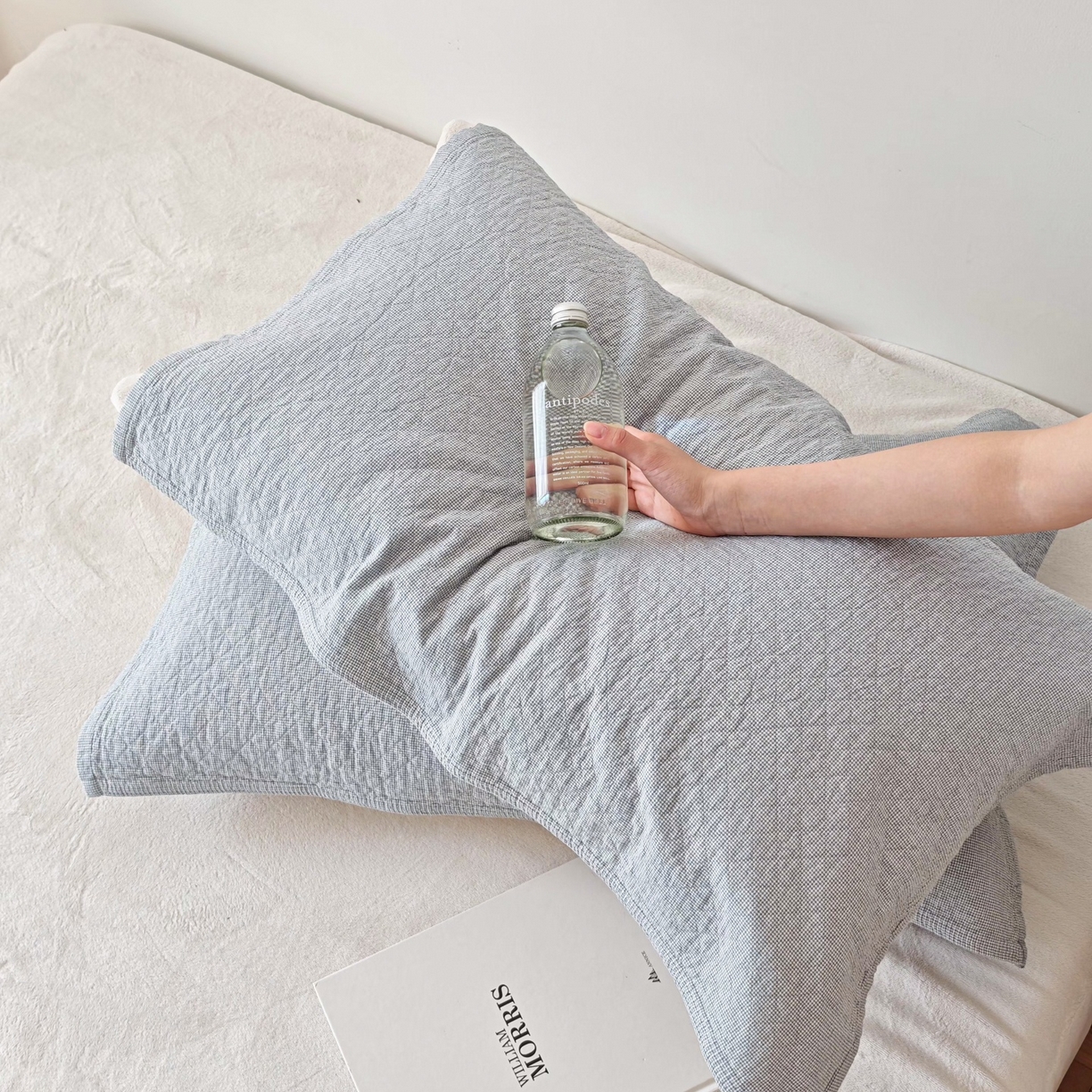 91家纺网 家纺一手货源 找家纺 沐瑟家纺 2026新款无印风格子款枕巾 米格-浅蓝