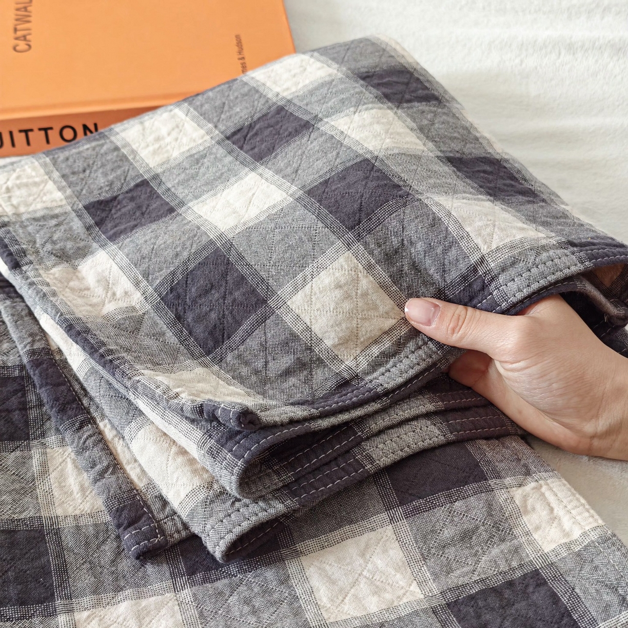 91家纺网 家纺一手货源 找家纺 沐瑟家纺 2026新款无印风格子款枕巾 华夫生活-深灰