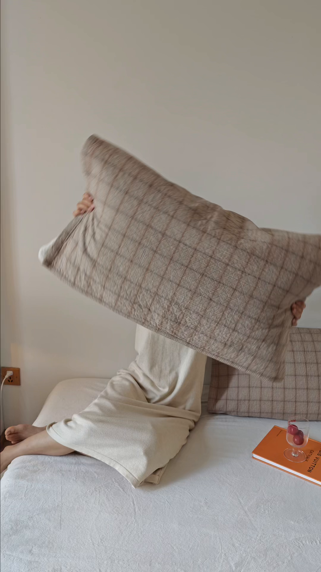 91家纺网 家纺一手货源 找家纺 沐瑟家纺 2026新款无印风格子款枕巾 芸柚-浅咖