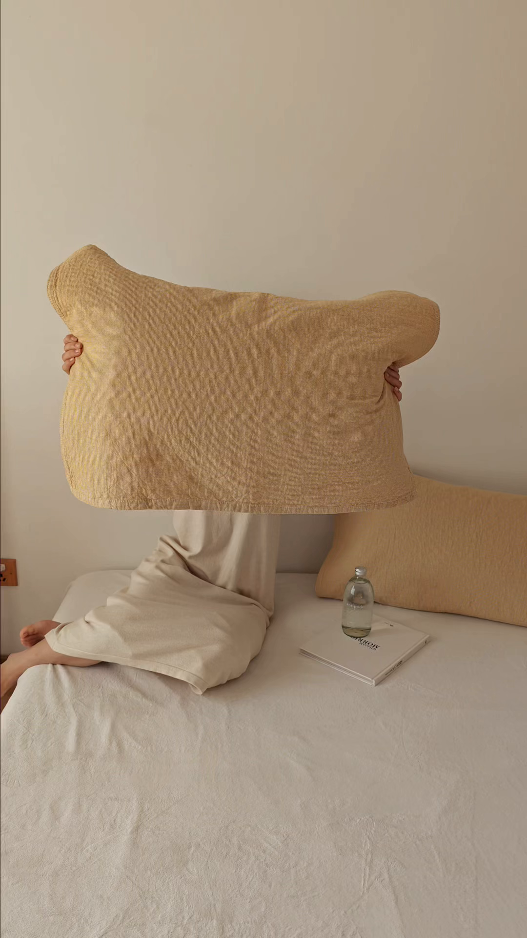 91家纺网 家纺一手货源 找家纺 沐瑟家纺 2026新款无印风格子款枕巾 米格-黄色