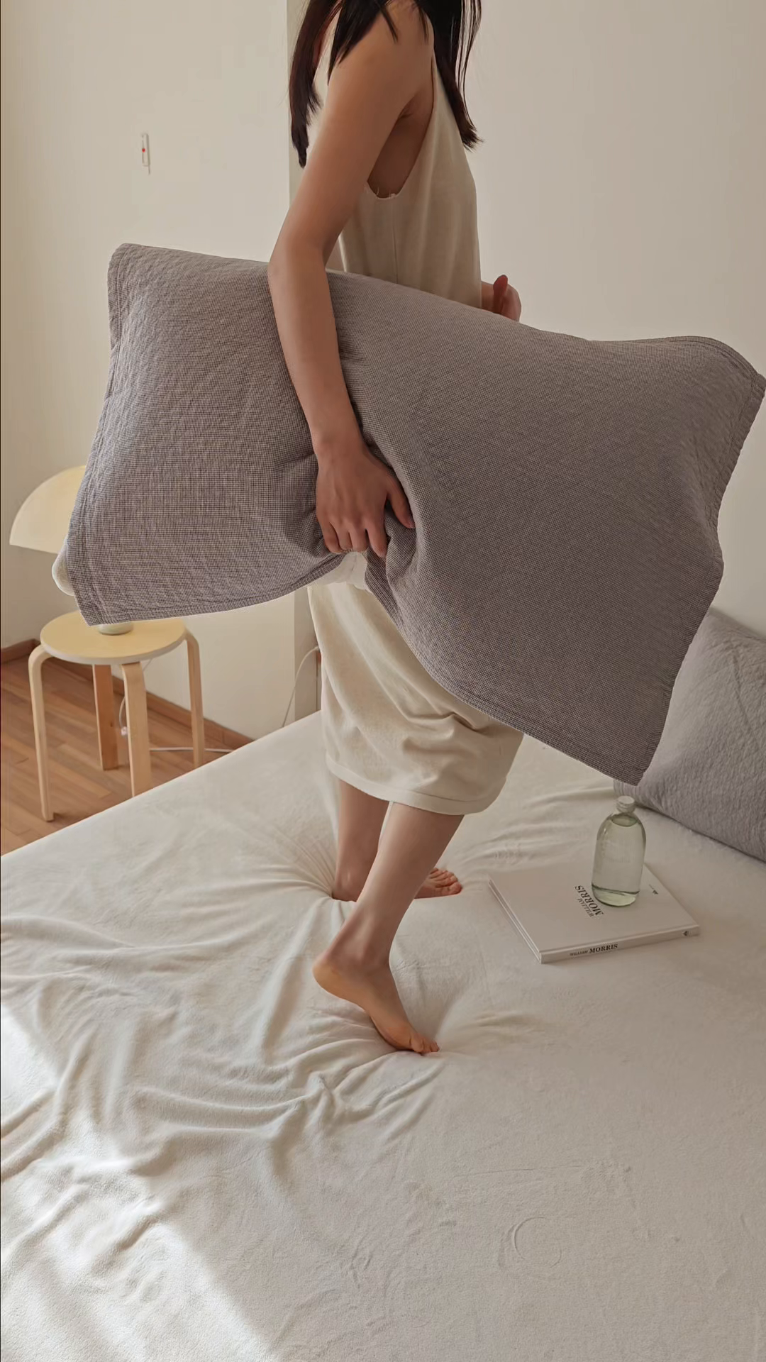 91家纺网 家纺一手货源 找家纺 沐瑟家纺 2026新款无印风格子款枕巾 素格-灰色