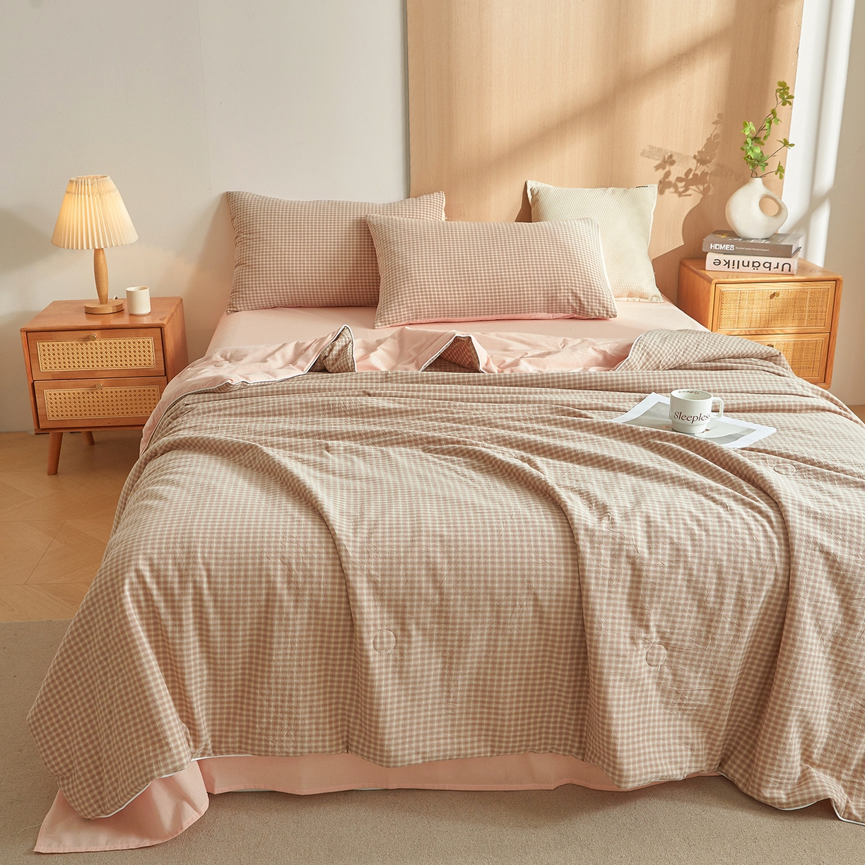 91家纺网 家纺一手货源 找家纺 典冠 2025新款A类全棉棉花被夏被四件套 琥珀粉