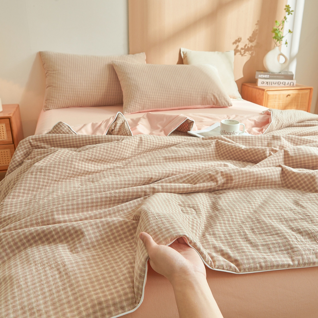 91家纺网 家纺一手货源 找家纺 典冠 2025新款A类全棉棉花被夏被四件套 琥珀粉