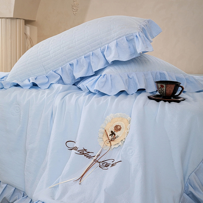 91家纺网 家纺一手货源 找家纺 金绣美居 2026春夏新款多功能夏凉被空调被夏被四件套-粉黛（控价不低于169元） 粉黛-天蓝