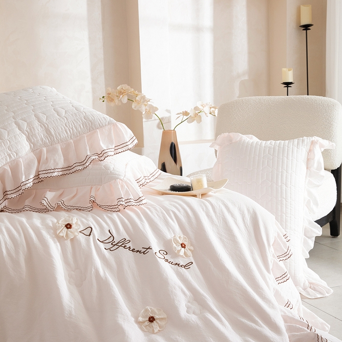 91家纺网 家纺一手货源 找家纺 金绣美居 2026春夏新款多功能夏凉被空调被夏被床盖四件套-花絮（控价不低于169元） 花絮-浅粉