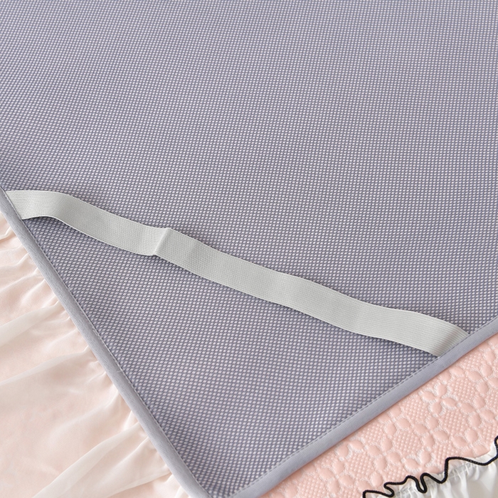 91家纺网 家纺一手货源 找家纺 小牛席业 2026新款浪漫花语冷感豆席床裙凉席席子系列 浪漫花语-浪漫花语冷感豆豆席床裙-粉玉