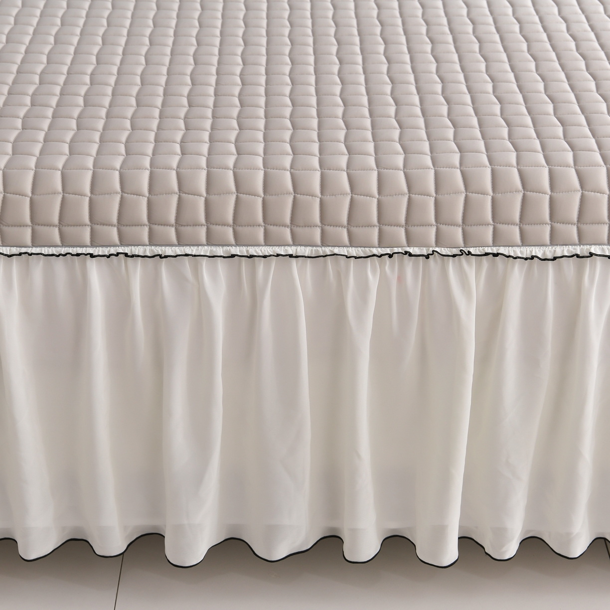 91家纺网 家纺一手货源 找家纺 小牛席业 2026新款凉感小冰块乳胶席床裙款凉席席子系列 凉感小冰块乳胶席床裙款-烟灰