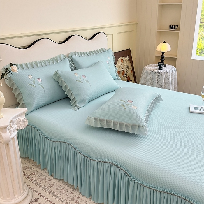 91家纺网 家纺一手货源 找家纺 金绣美居 2026春夏新款中分子绣花款弯边复合凉感席三件套夏凉被空调被 -洛可可 洛可可-蓝色