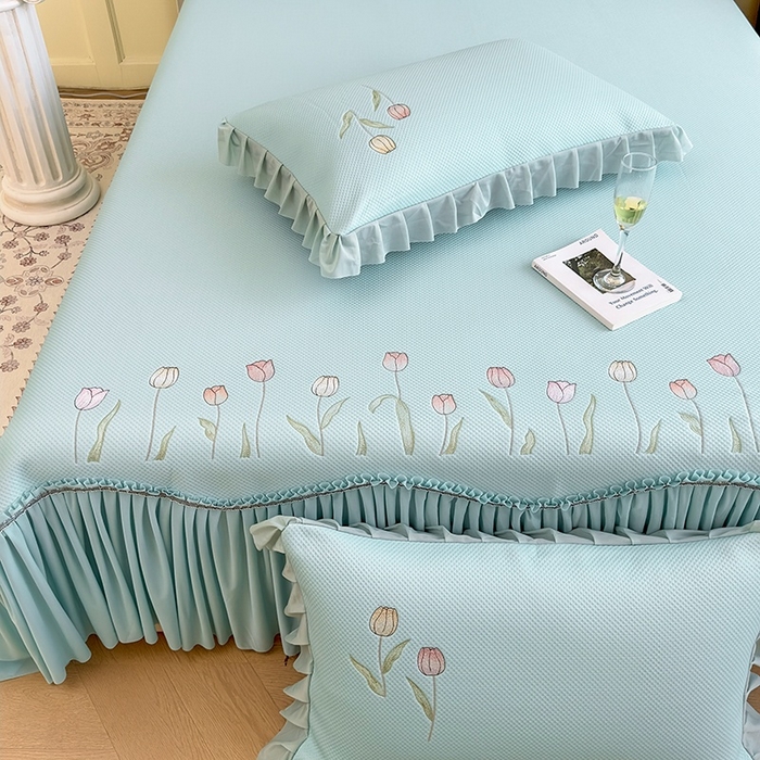 91家纺网 家纺一手货源 找家纺 金绣美居 2026春夏新款中分子绣花款弯边复合凉感席三件套夏凉被空调被 -洛可可 洛可可-蓝色