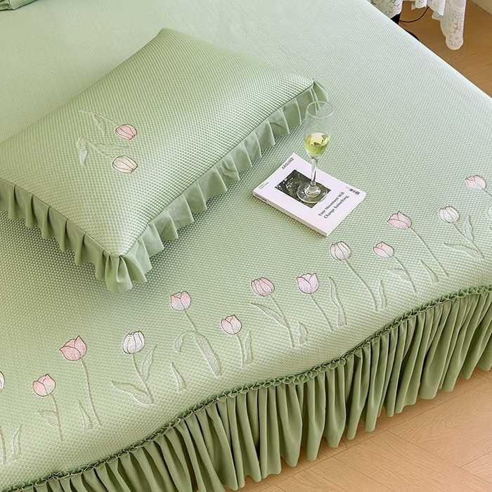 91家纺网 家纺一手货源 找家纺 金绣美居 2026春夏新款中分子绣花款弯边复合凉感席三件套夏凉被空调被 -洛可可 洛可可-绿色