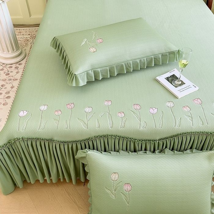 91家纺网 家纺一手货源 找家纺 金绣美居 2026春夏新款中分子绣花款弯边复合凉感席三件套夏凉被空调被 -洛可可 洛可可-绿色