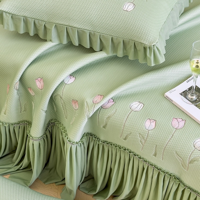 91家纺网 家纺一手货源 找家纺 金绣美居 2026春夏新款中分子绣花款弯边复合凉感席三件套夏凉被空调被 -洛可可 洛可可-绿色