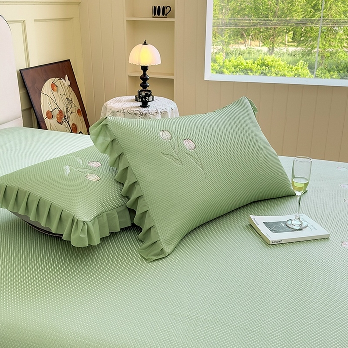 91家纺网 家纺一手货源 找家纺 金绣美居 2026春夏新款中分子绣花款弯边复合凉感席三件套夏凉被空调被 -洛可可 洛可可-绿色