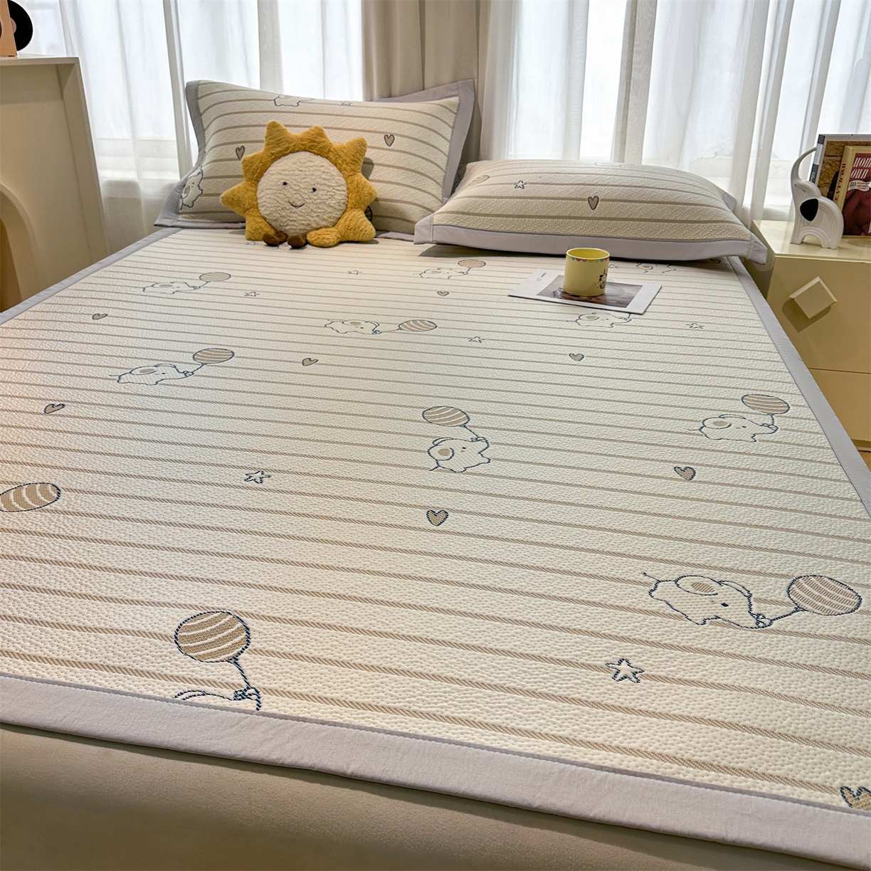 91家纺网 家纺一手货源 找家纺 居易简 2026新款卡通实拍小红书爆款凉豆豆凉席100%PE 乙纶凉感可水洗床席席子-床席款 条纹小象