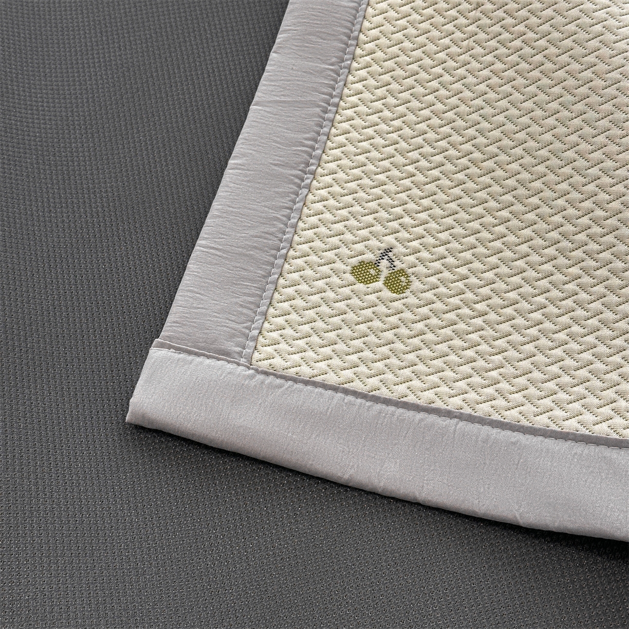 91家纺网 家纺一手货源 找家纺 居易简 2026新款卡通实拍小红书爆款凉豆豆凉席100%PE 乙纶凉感可水洗床席席子-床席款 可爱布布