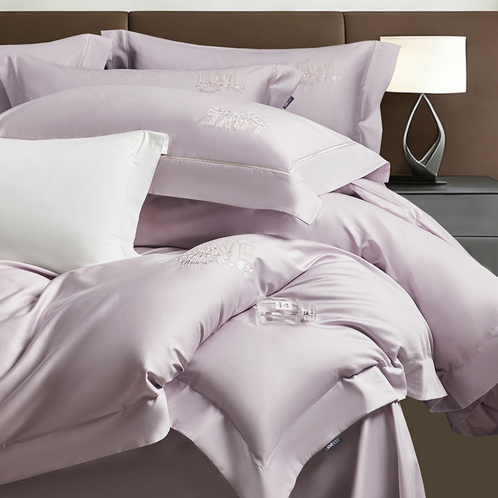 91家纺网 家纺一手货源 找家纺 诗黛尔 2026春夏新款60S长绒棉刺绣雅姿系列四件套 雅姿-丁香紫