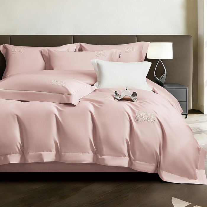 91家纺网 家纺一手货源 找家纺 诗黛尔 2026春夏新款60S长绒棉刺绣雅姿系列四件套 雅姿-粉豆沙